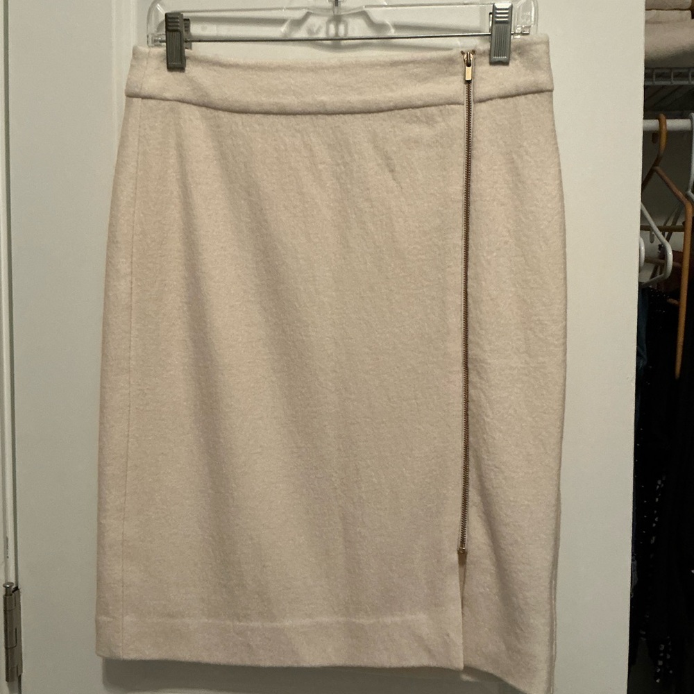 Banana Republic Cream Lined Pencil Skirt with Gold Zipper Accent